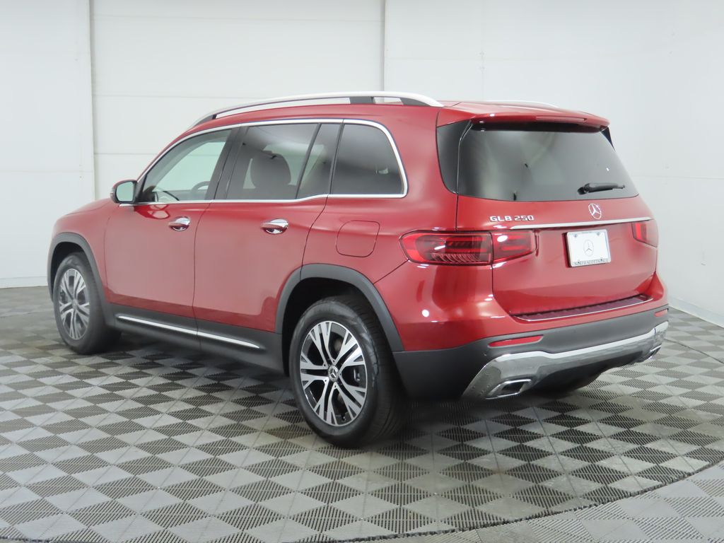 2025 Mercedes-Benz GLB 250 7