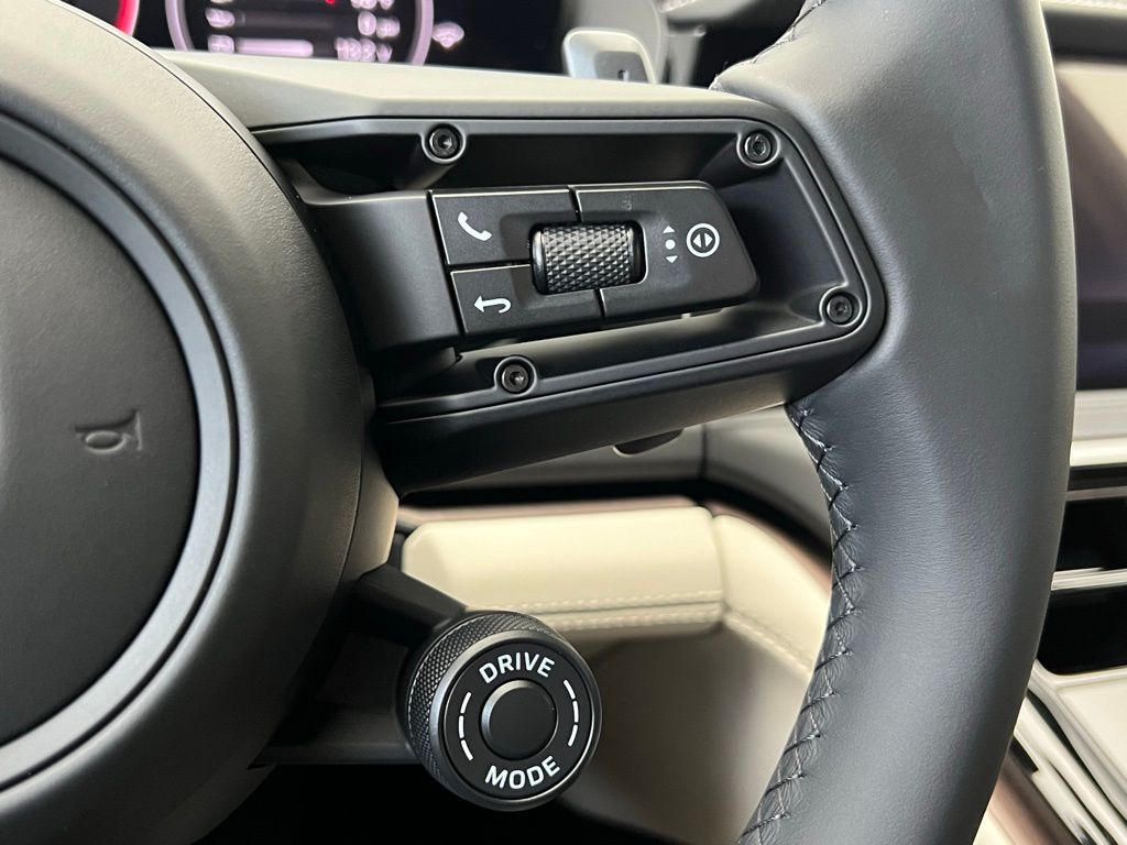 Thumbnail: 2026 Porsche Panamera - 8