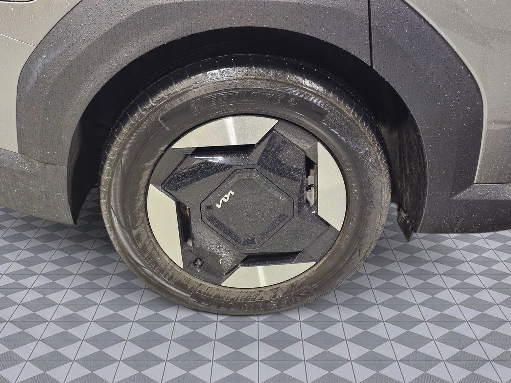 Used 2024 Gray Kia Wind image 11