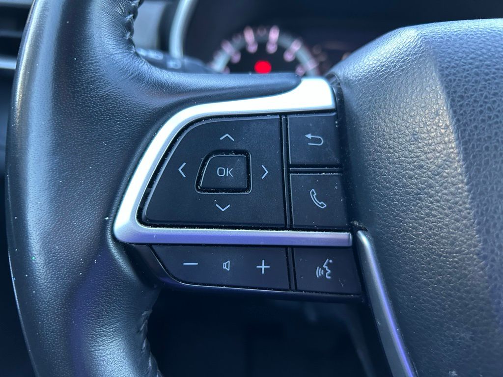 Thumbnail: 2023 Toyota Highlander - 21