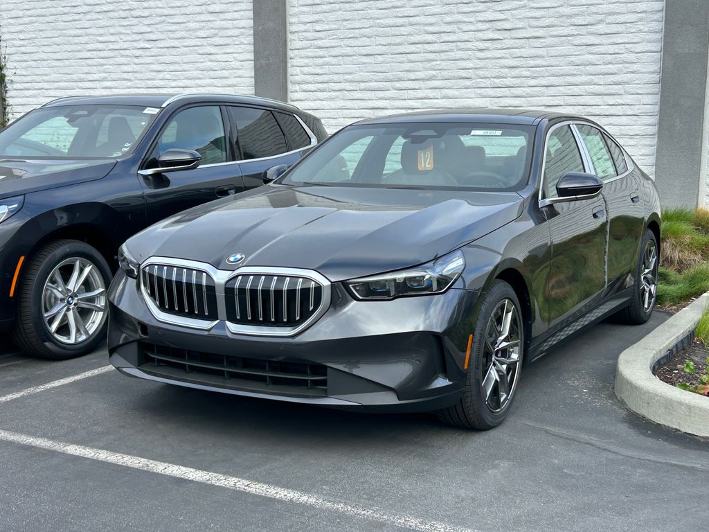 Thumbnail: 2026 BMW 5 Series - 2