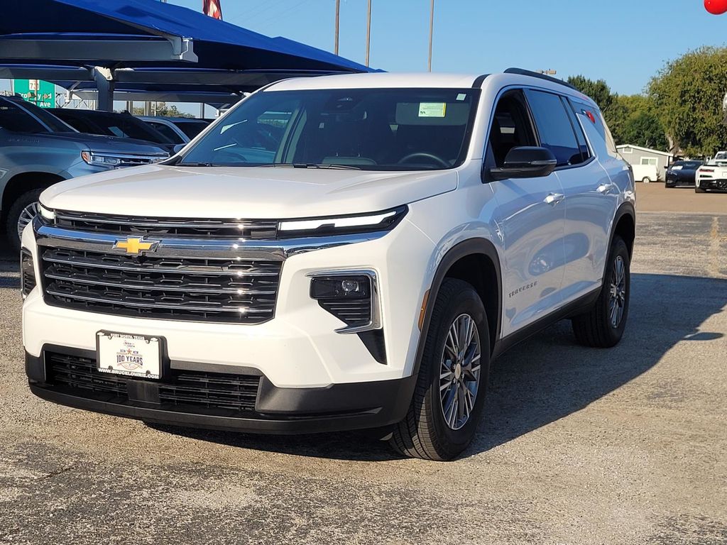 Summit White 2026 Chevrolet Traverse SUV / Crossover Four-Wheel Drive 8-Speed Automatic
