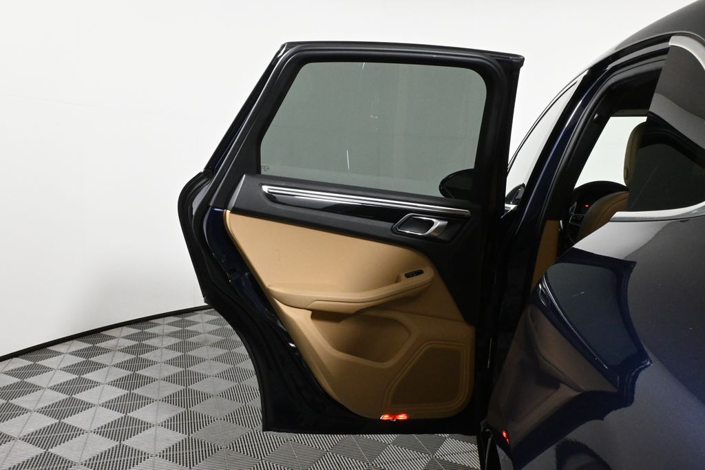 Thumbnail: 2018 Porsche Macan - 30