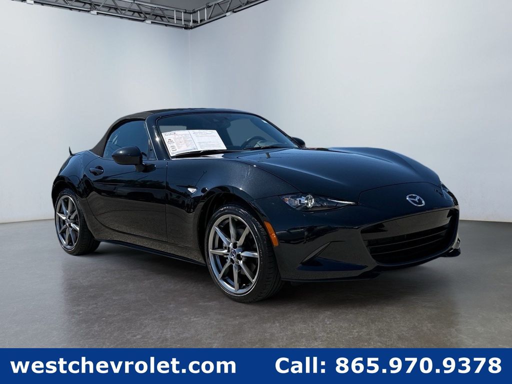 Jet Black Mica 2022 Mazda MX-5 Miata Convertible Rear-Wheel Drive 6-Speed Automatic