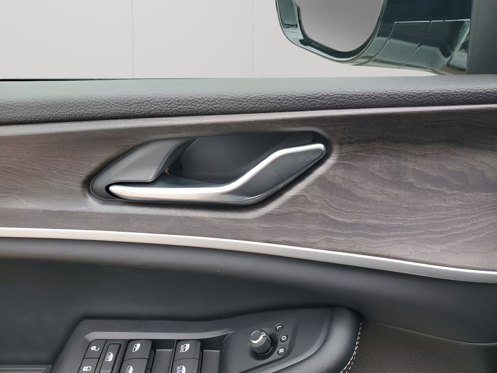 New 2026 White/off-white Jeep Laredo image 27