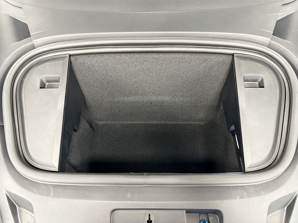 Thumbnail: 2026 Porsche Taycan - 29