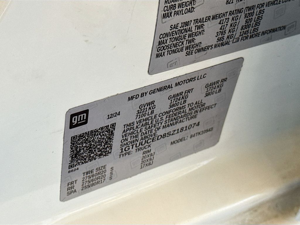 Used 2025 White GMC Elevation image 32