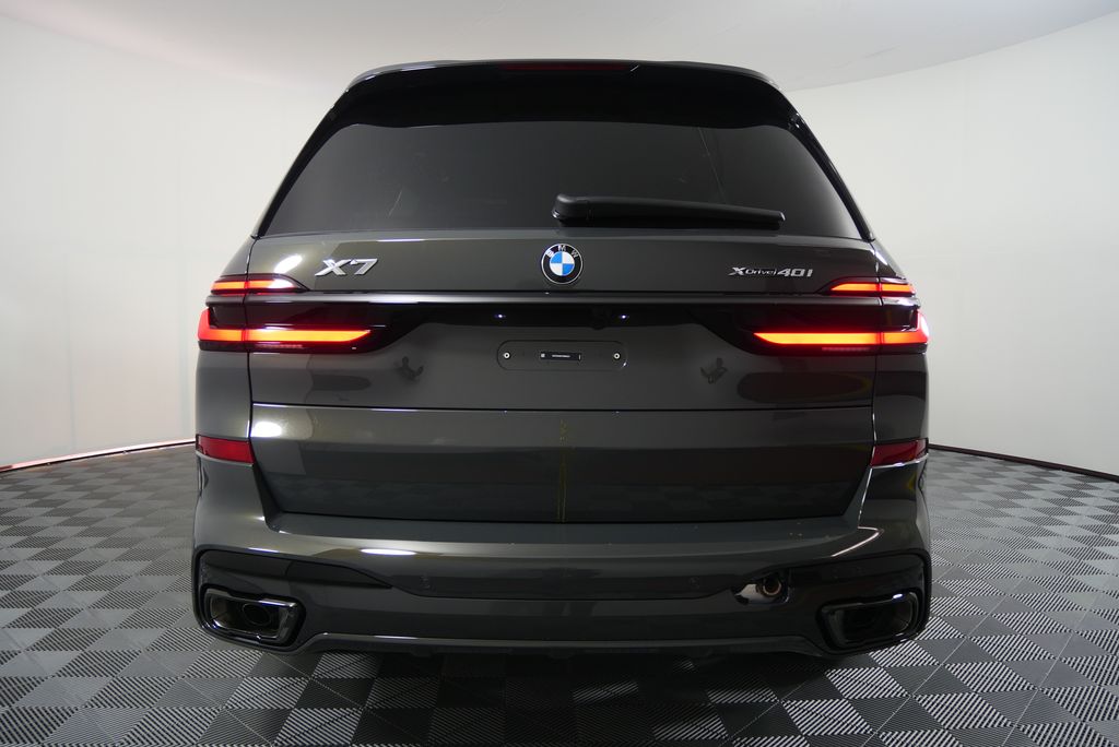 Thumbnail: 2026 BMW X7 - 4