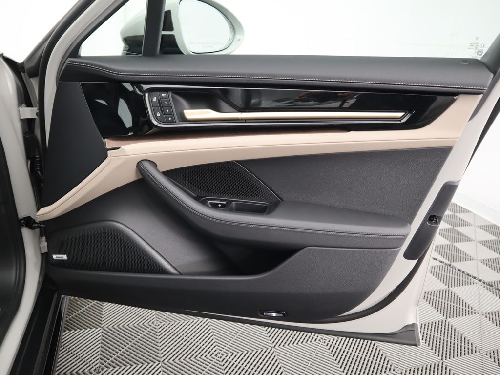 Thumbnail: 2025 Porsche Panamera - 28