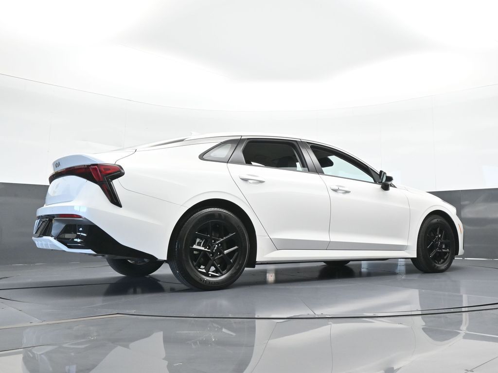 New 2025 Snow White Pearl Kia LXS image 54
