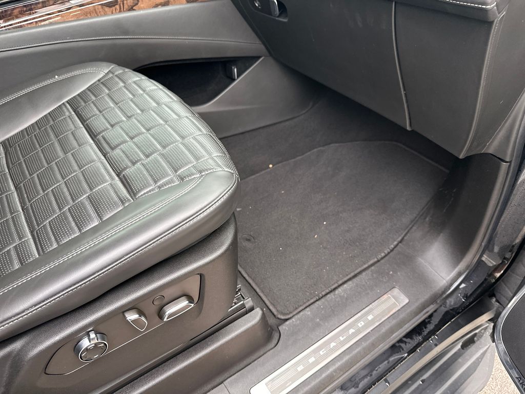 Used Car 2021 Cadillac Escalade  Sport Platinum For Sale Under $60,000 In Austin, Texas