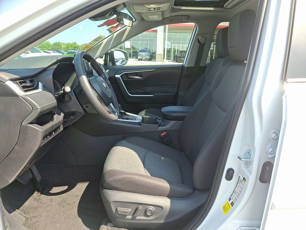 2024 Toyota RAV4 XLE 14