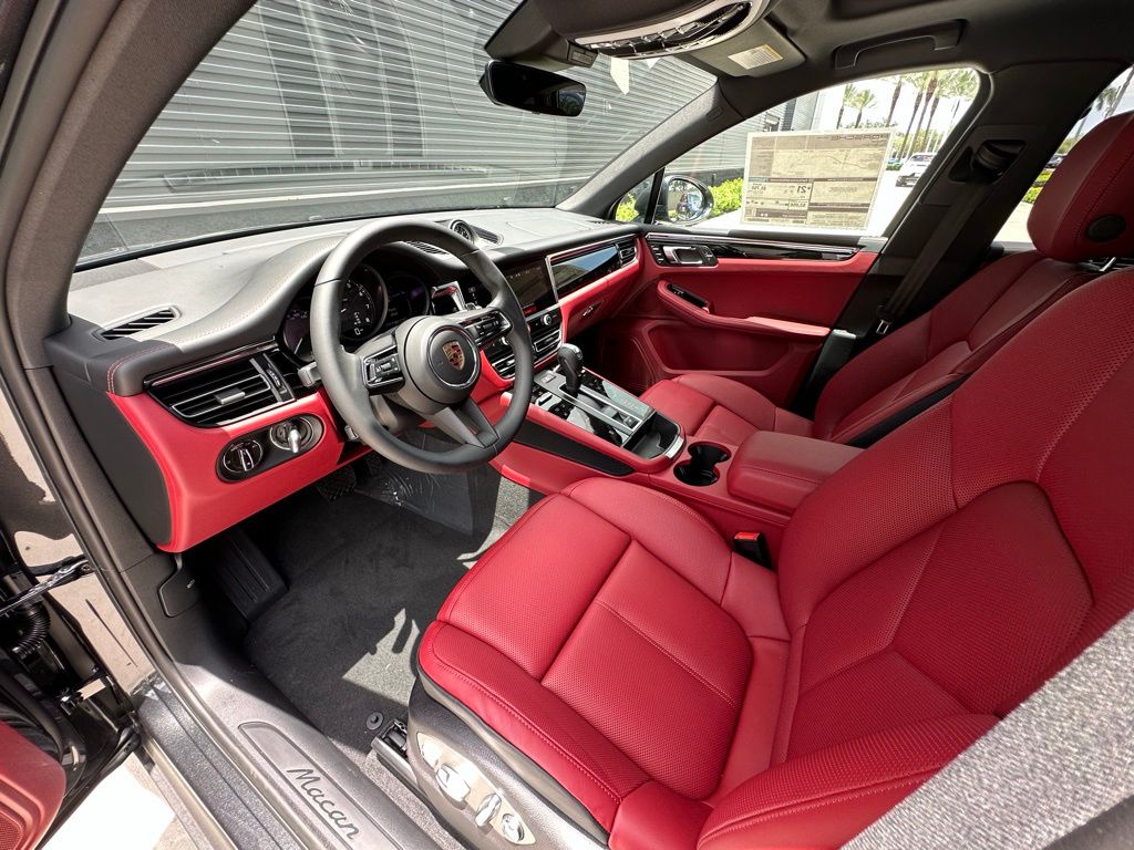 Thumbnail: 2025 Porsche Macan - 4