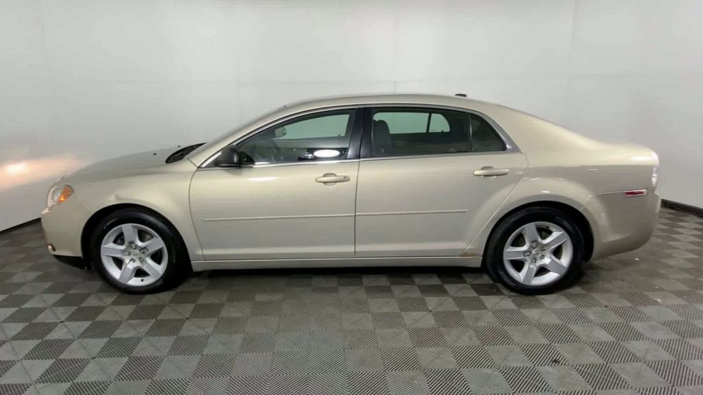 2010 Chevrolet Malibu LS 5