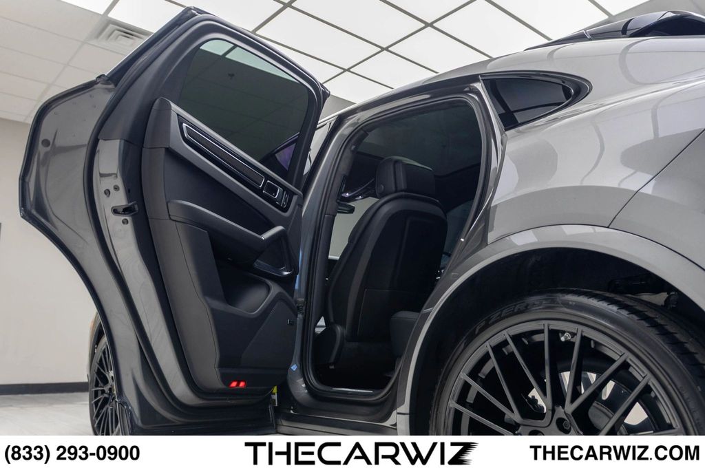 2023 Porsche Cayenne Coup Turbo - Photo 64