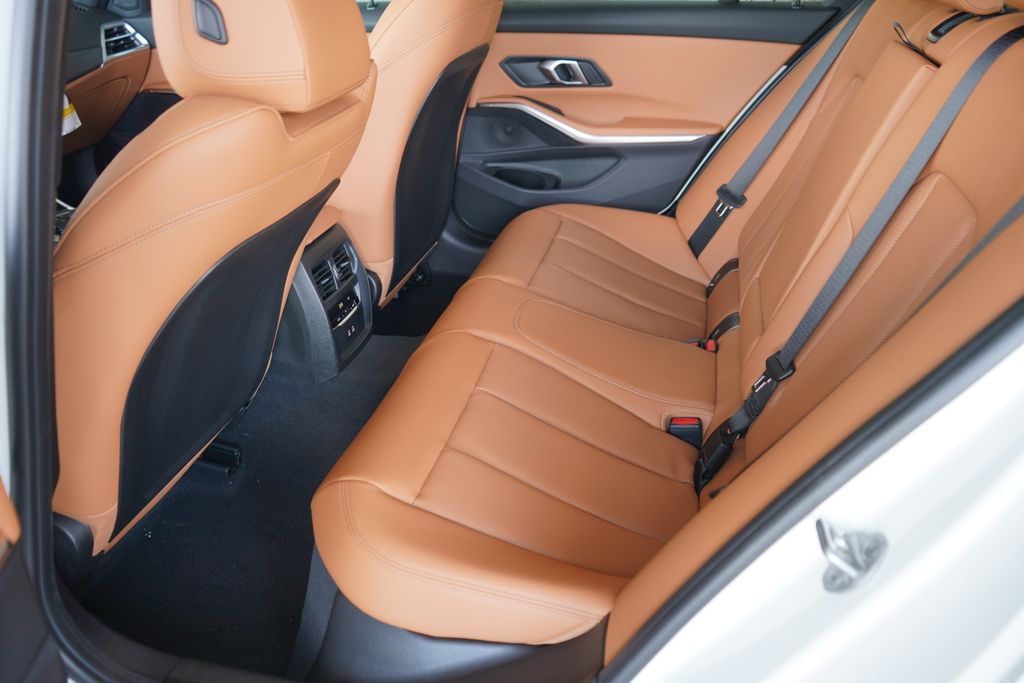 Thumbnail: 2026 BMW 3 Series - 19