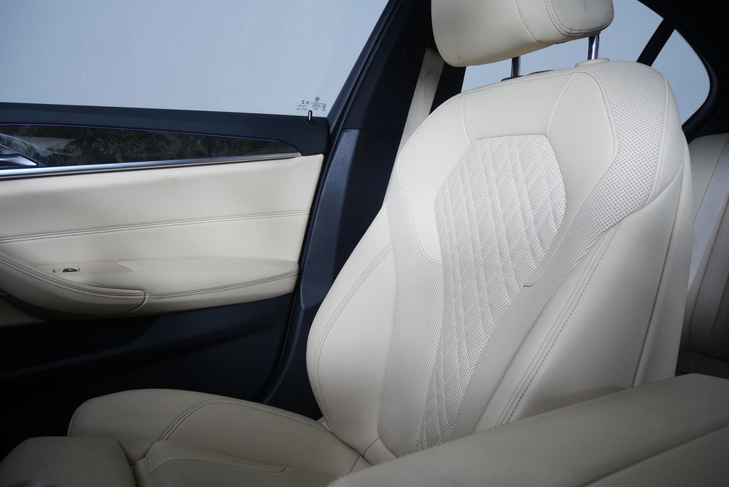 Thumbnail: 2023 BMW 5 Series - 26