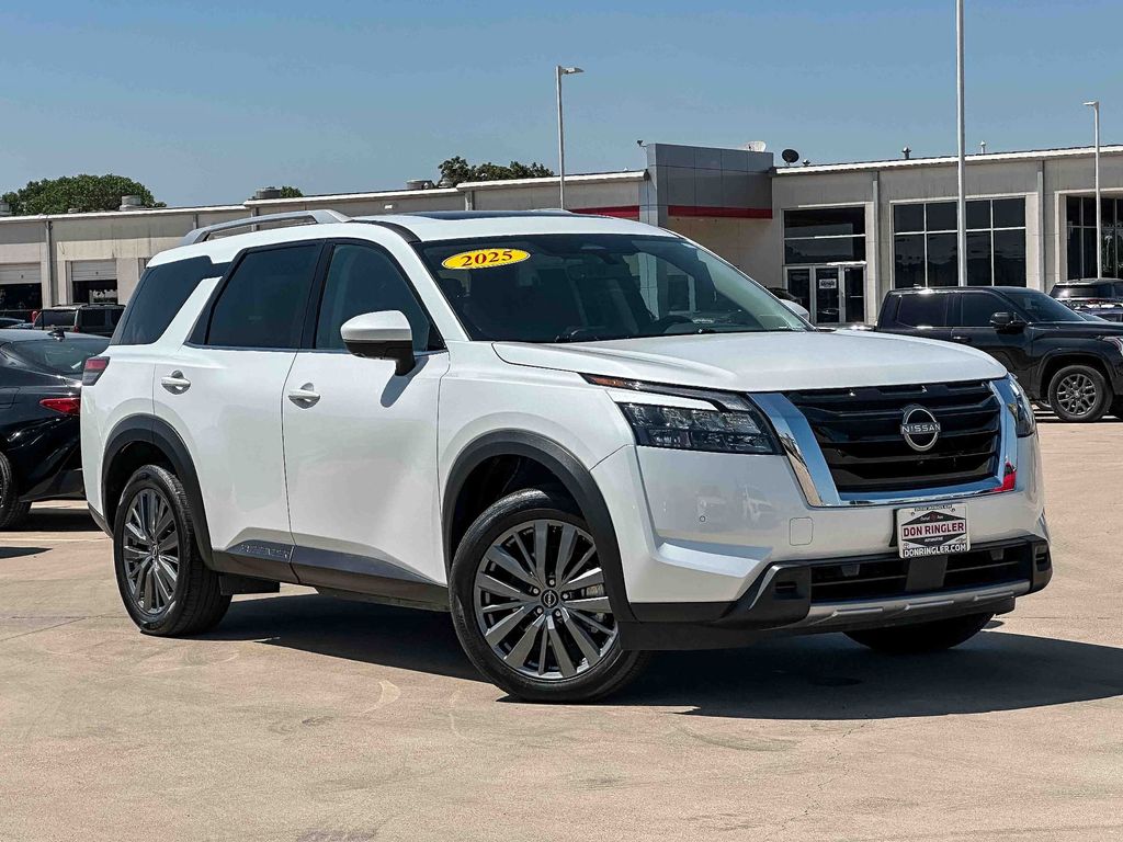 Everest White Pearl Tricoat 2025 Nissan Pathfinder SUV / Crossover Front-Wheel Drive 9-Speed Automatic