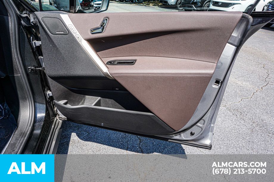 Used 2024 Gray BMW xDrive50 image 57