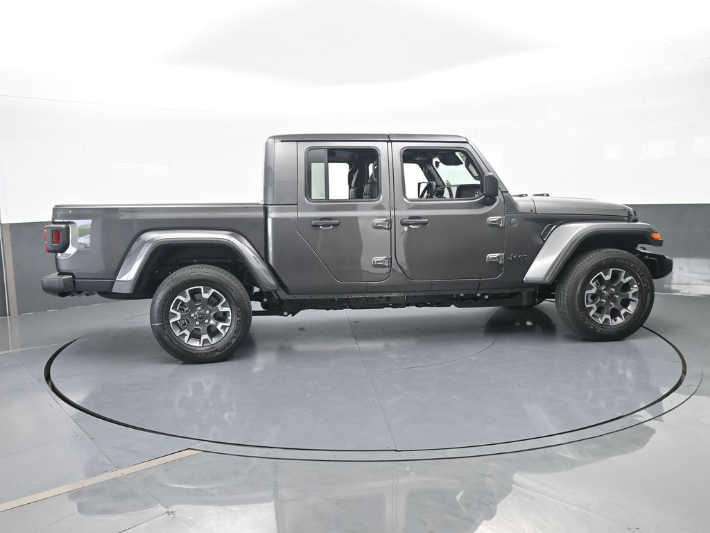 New 2026 Granite Crystal Metallic Clearcoat Jeep Sahara image 7