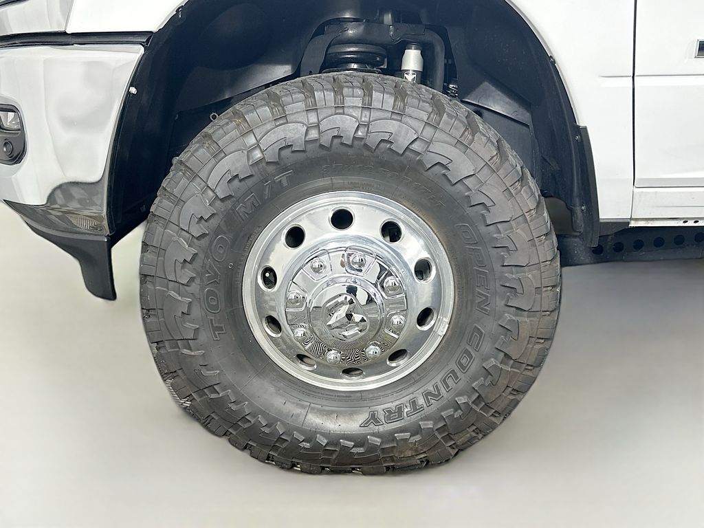 Used 2025 White Ram Laramie image 35