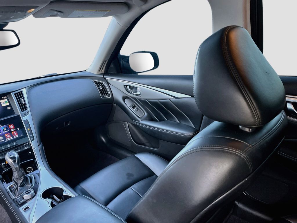 Used 2021 White INFINITI 3.0t LUXE image 23