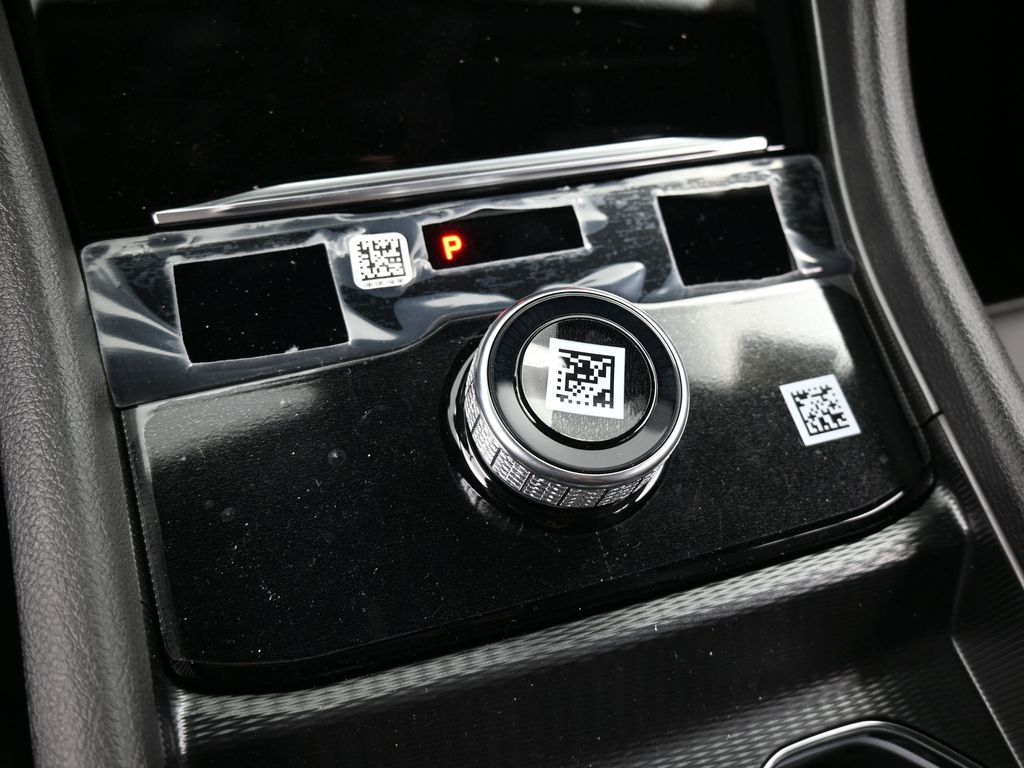 New 2025 Diamond Black Crystal Pearlcoat Jeep Limited image 22