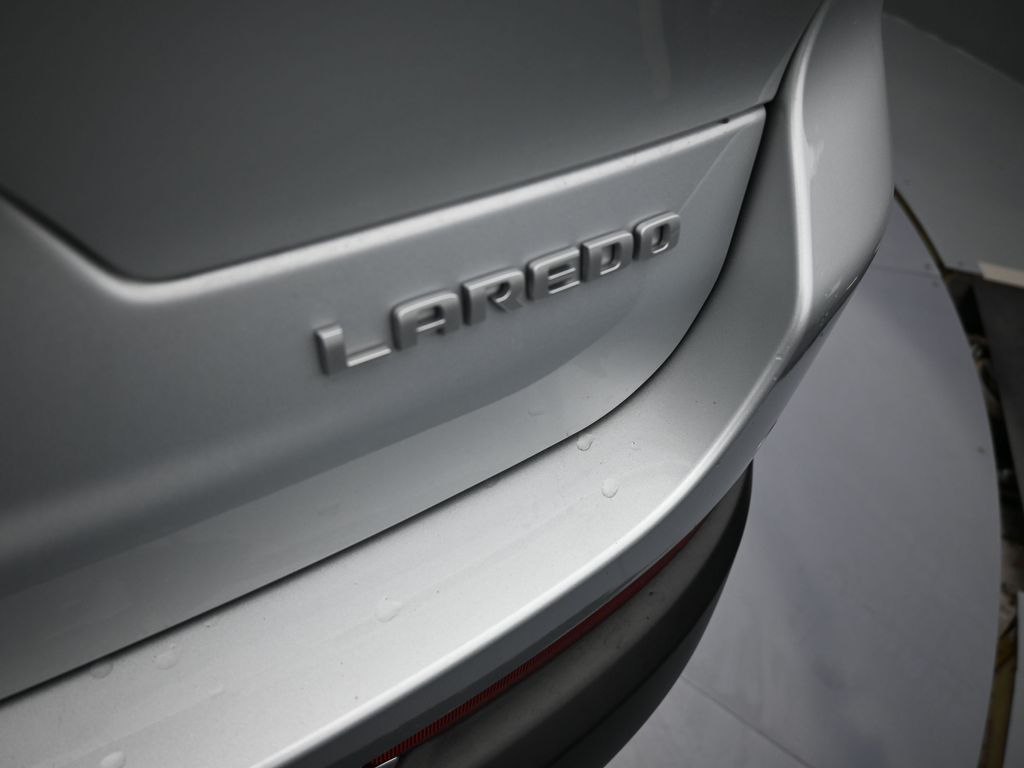 Used 2024 Silver Zynith Jeep Laredo image 40