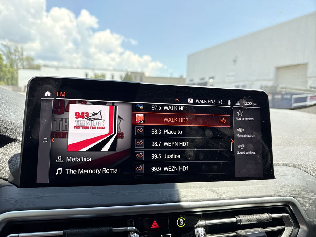 Thumbnail: 2025 BMW X4 - 16