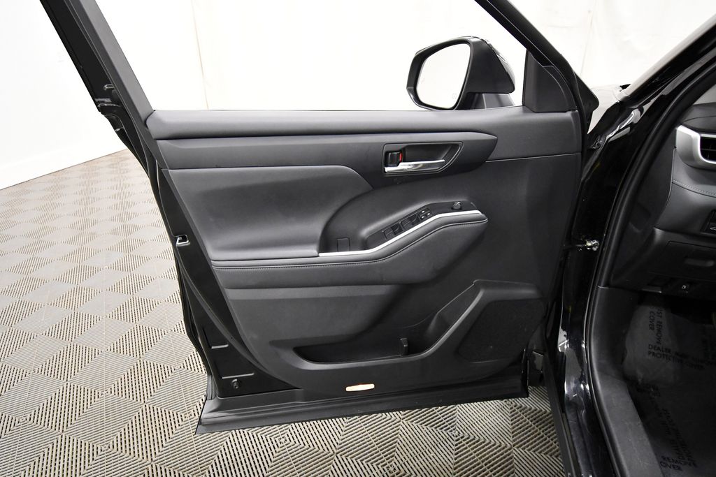 Used 2023 Toyota Highlander Hybrid SUV