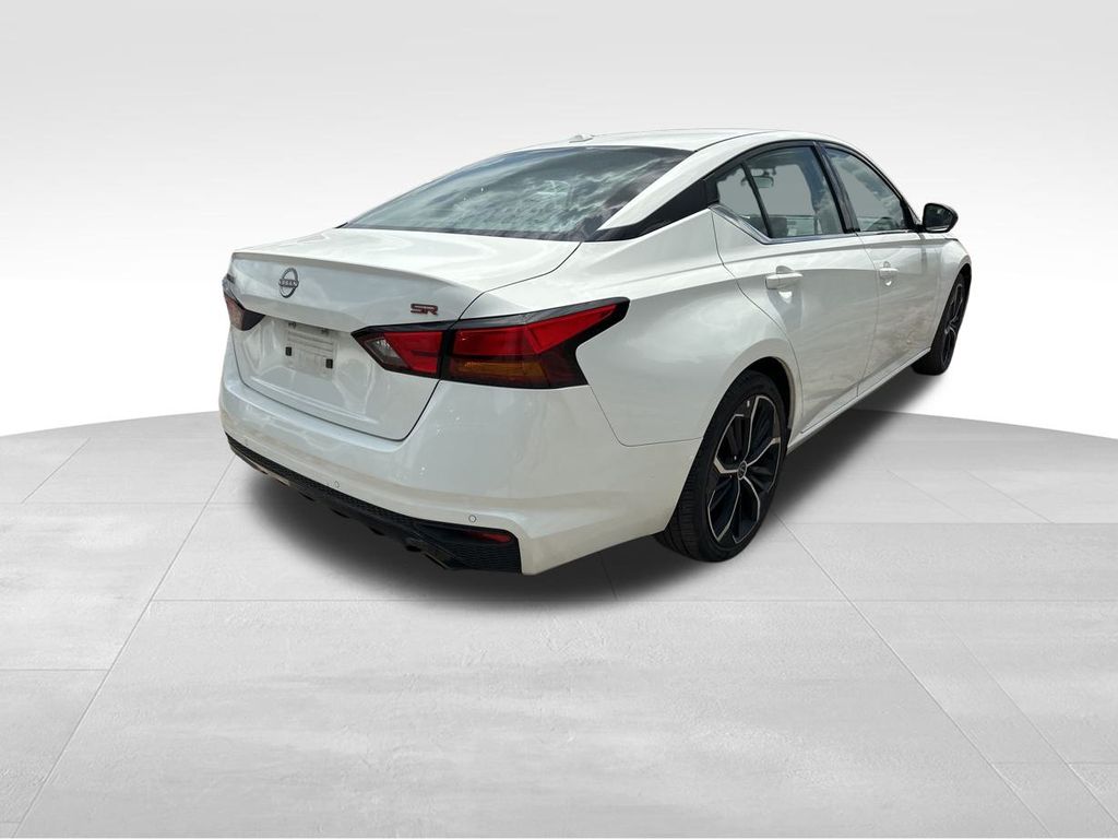 2023 Glacier White Nissan Altima 2.5 SR FWD Sedan