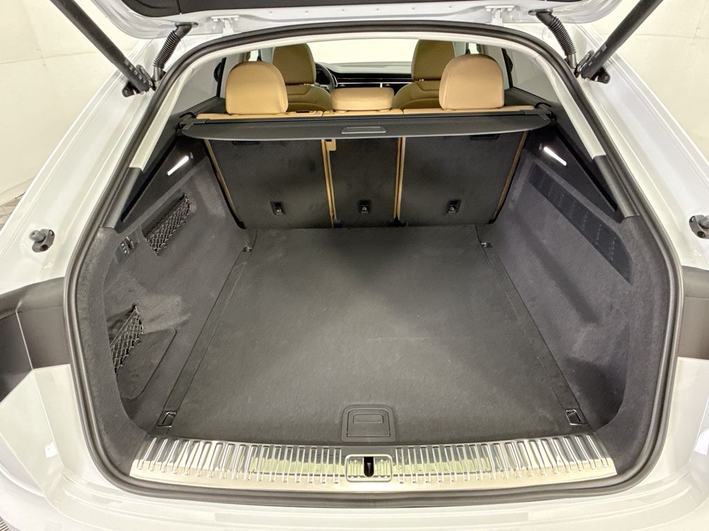 Thumbnail: 2026 Audi Q8 - 28