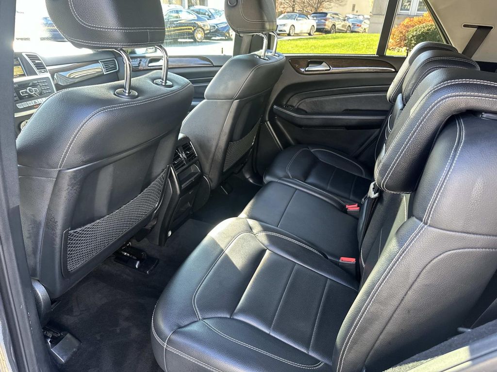 Thumbnail: 2012 Mercedes-Benz M-Class - 31