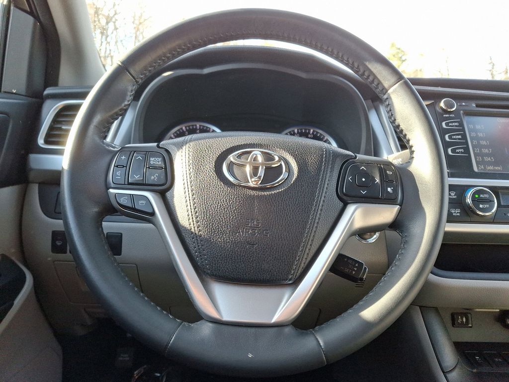 2016 Toyota Highlander XLE 20