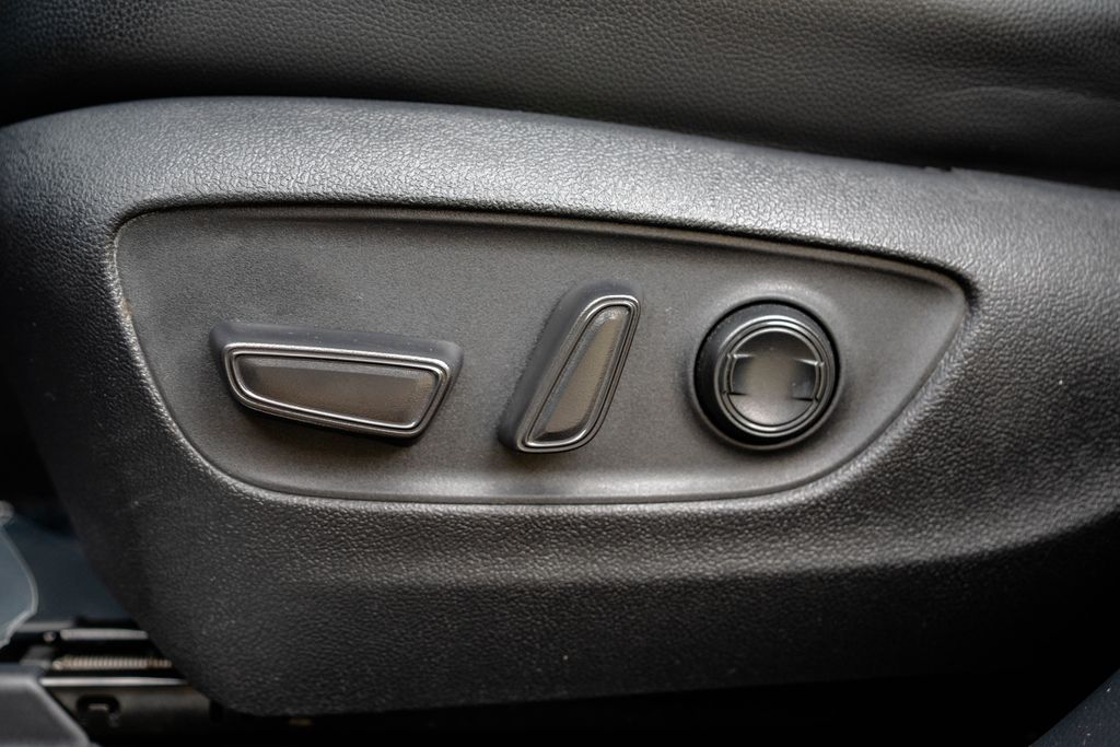 Used 2022 Toyota Highlander Hybrid SUV