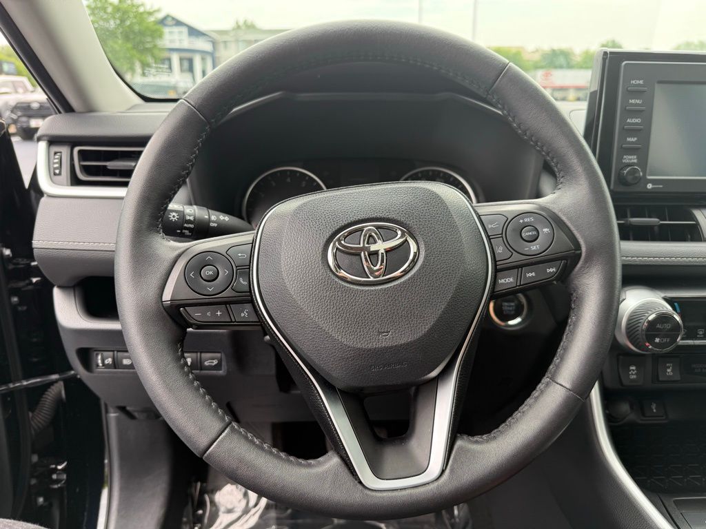 Thumbnail: 2021 Toyota RAV4 - 24