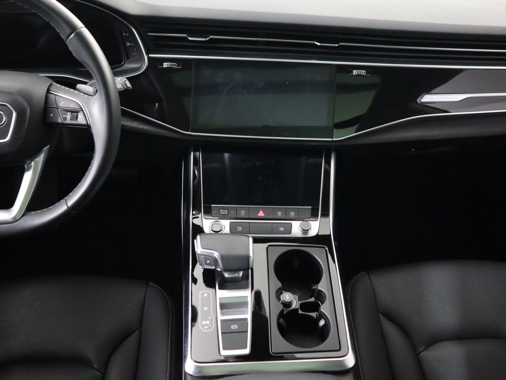 Thumbnail: 2022 Audi Q8 - 14