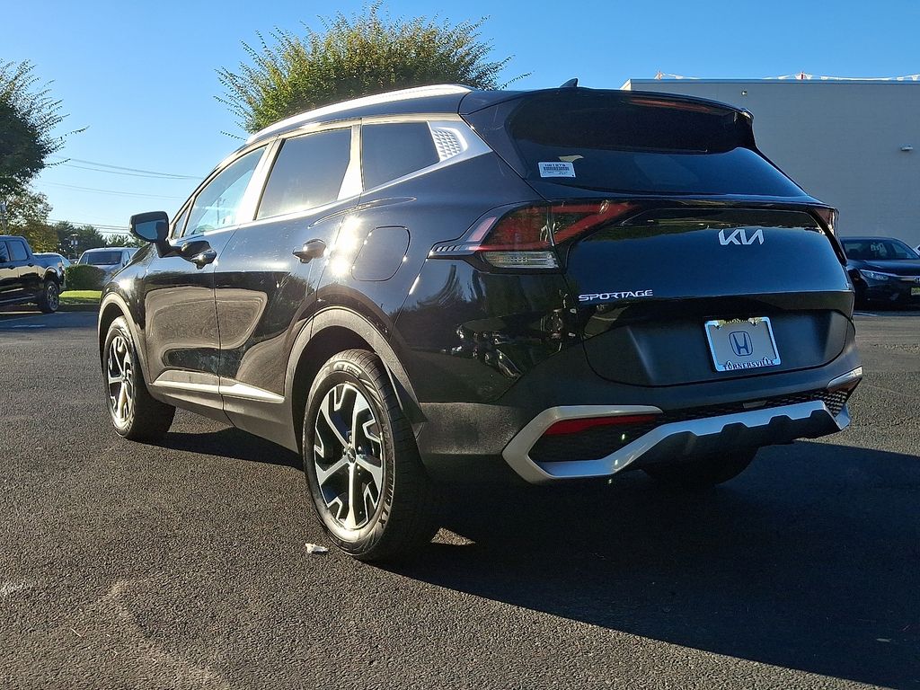 Thumbnail: 2023 Kia Sportage - 4