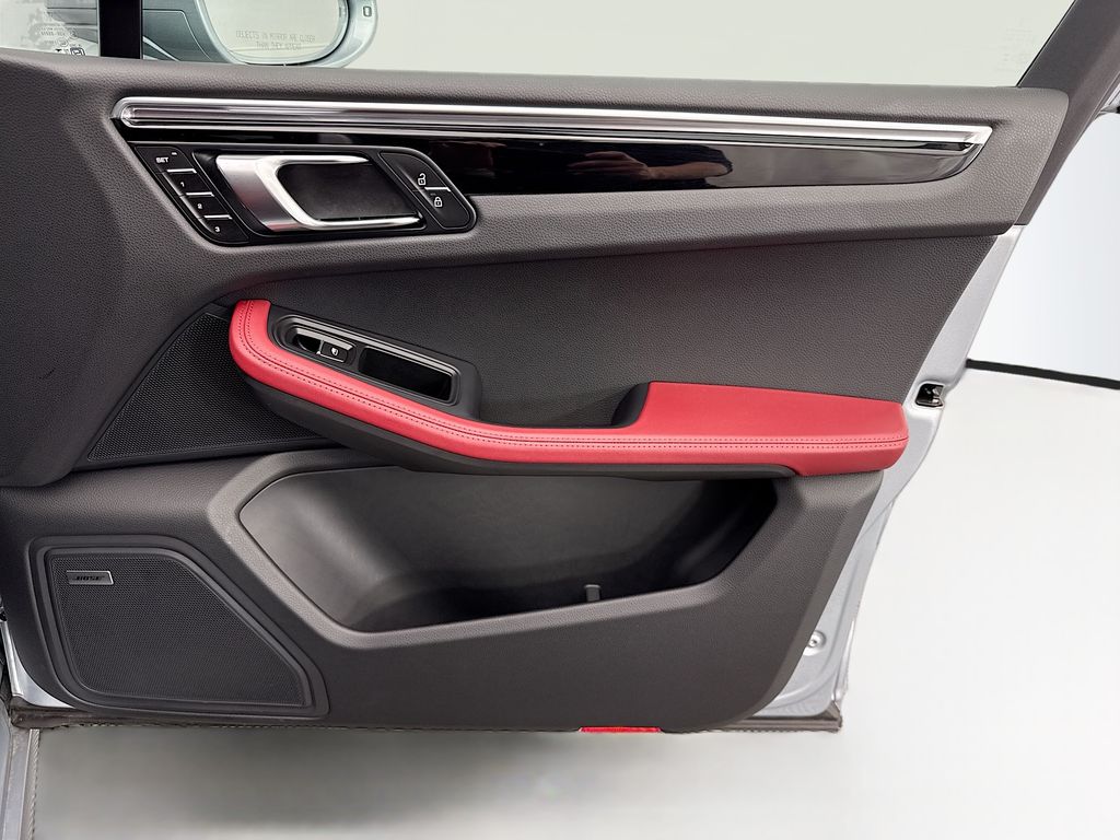 Thumbnail: 2025 Porsche Macan - 26