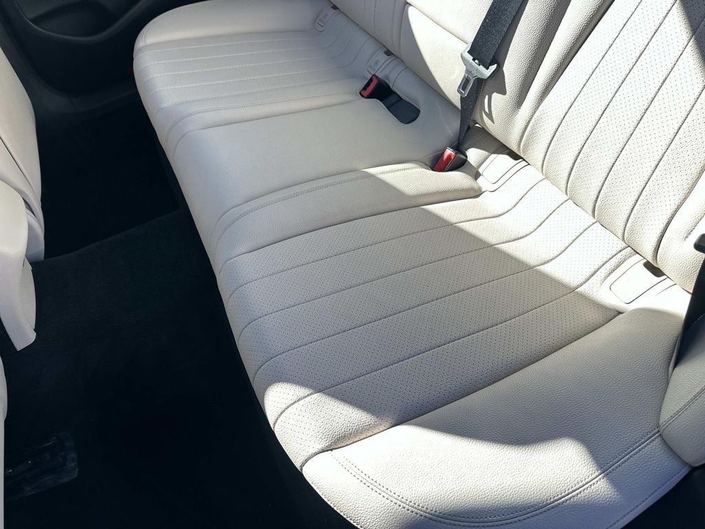 Thumbnail: 2019 Mercedes-Benz E-Class - 32