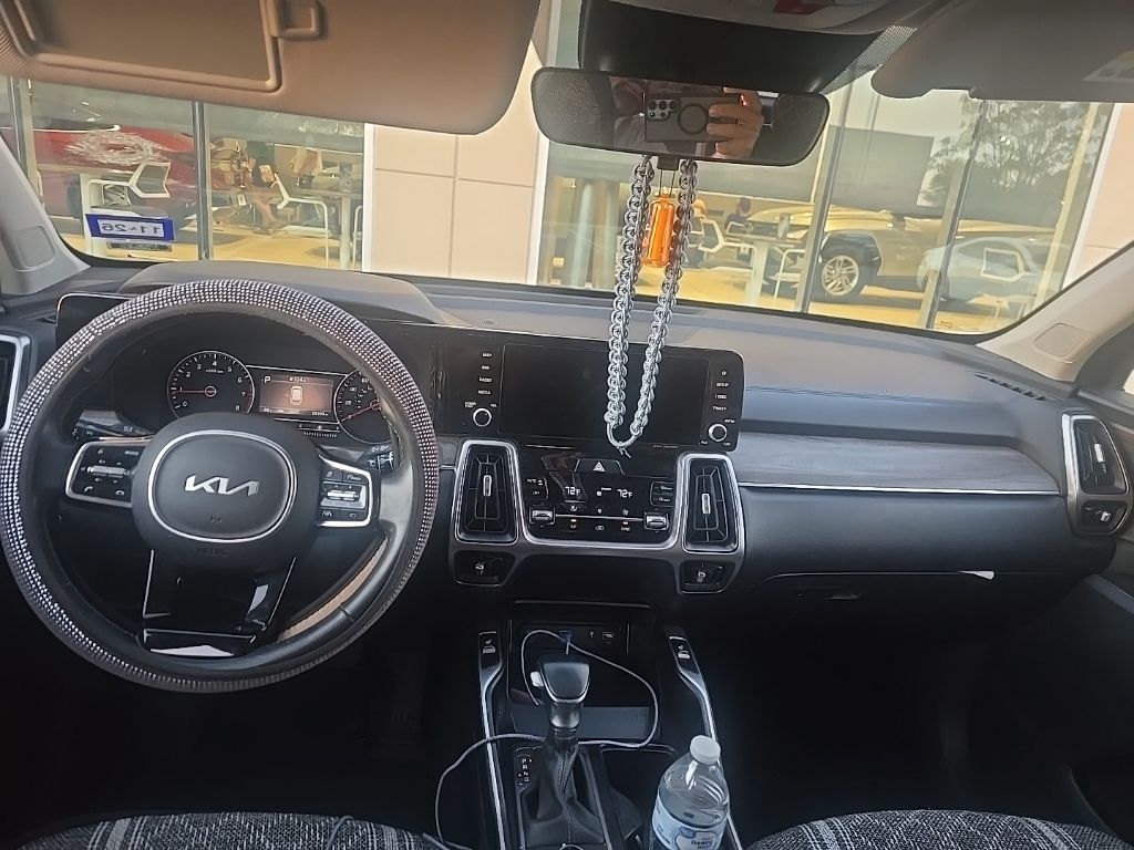 Thumbnail: 2023 Kia Sorento - 14