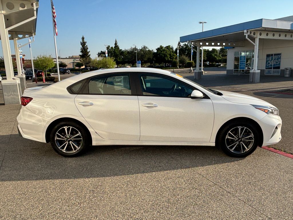 Thumbnail: 2023 Kia Forte - 4