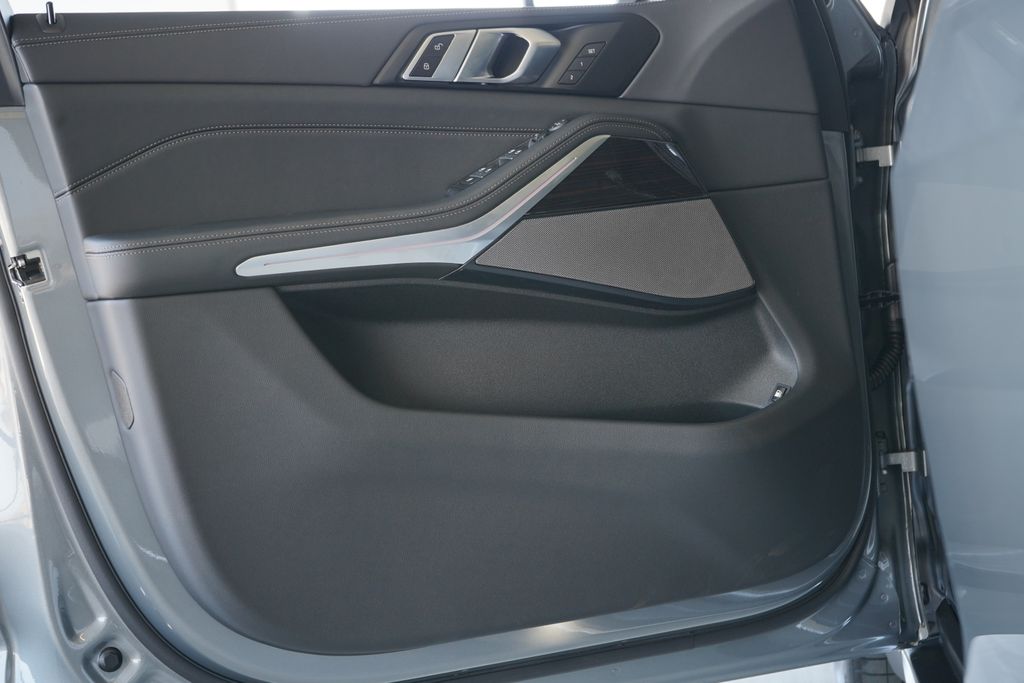 Thumbnail: 2026 BMW X5 - 10