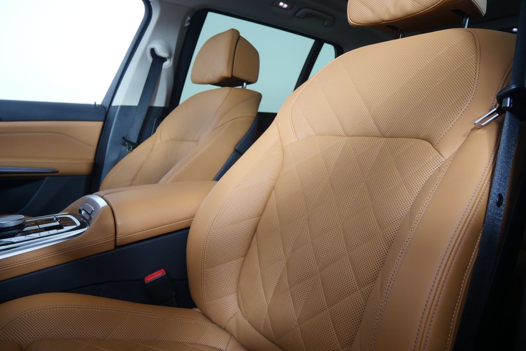 Thumbnail: 2026 BMW X7 - 11