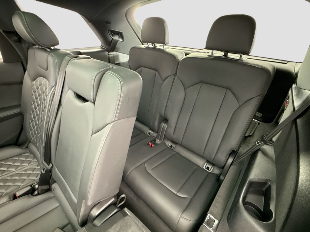 Thumbnail: 2023 Audi SQ7 - 22