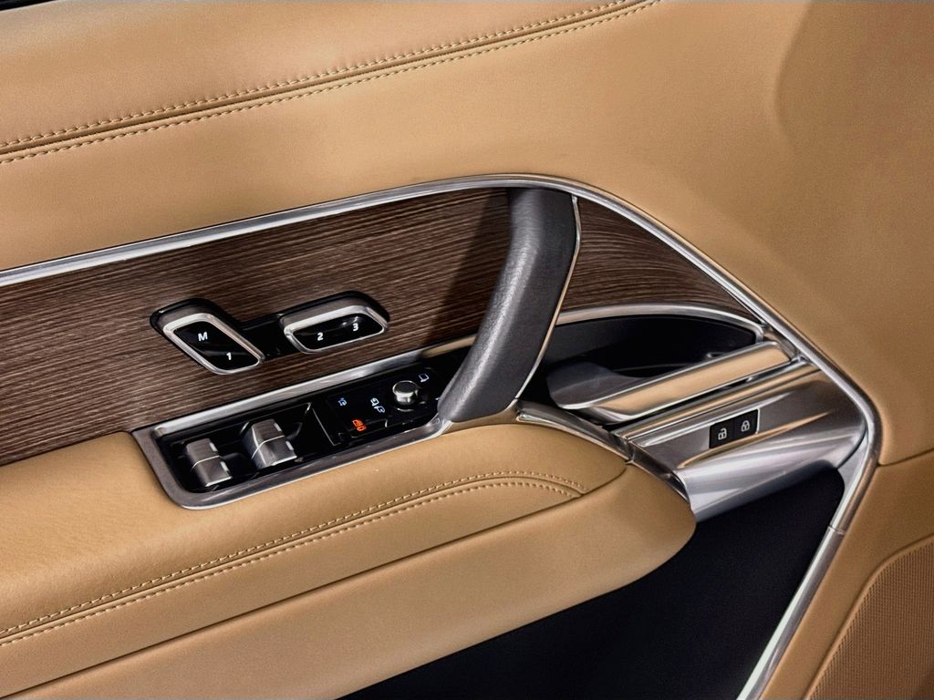 Thumbnail: 2025 Land Rover Range Rover - 23