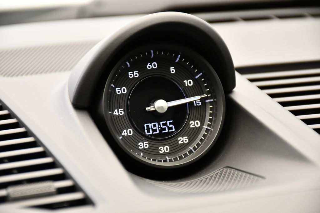 Thumbnail: 2023 Porsche 911 - 21