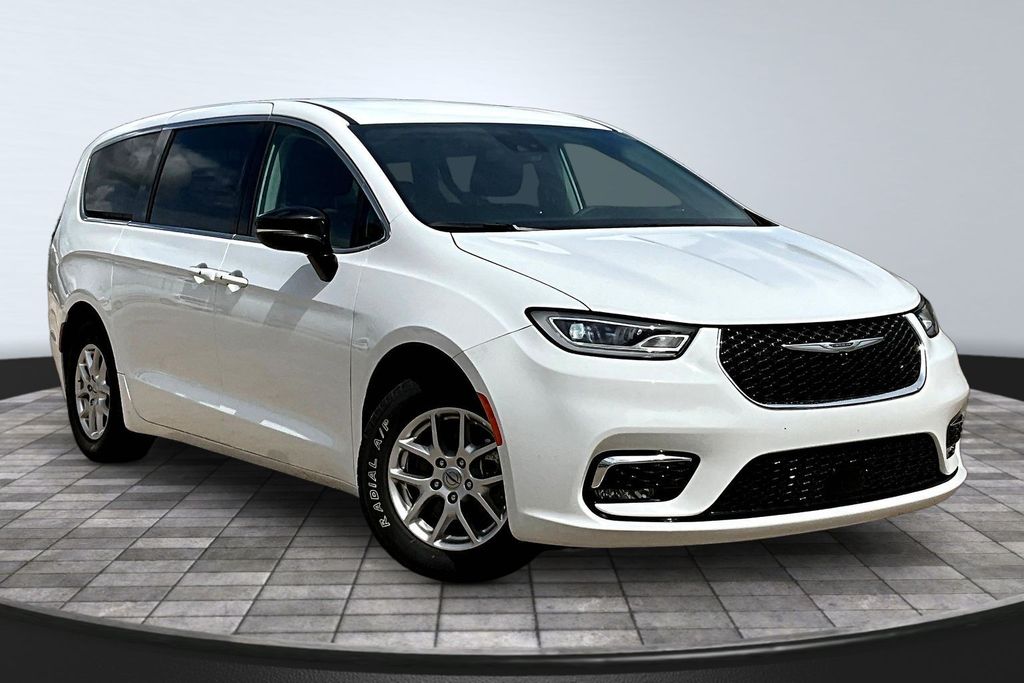 2024 Chrysler Pacifica Touring L - 3