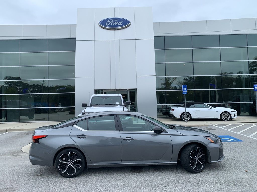 2023 Nissan Altima SR FWD