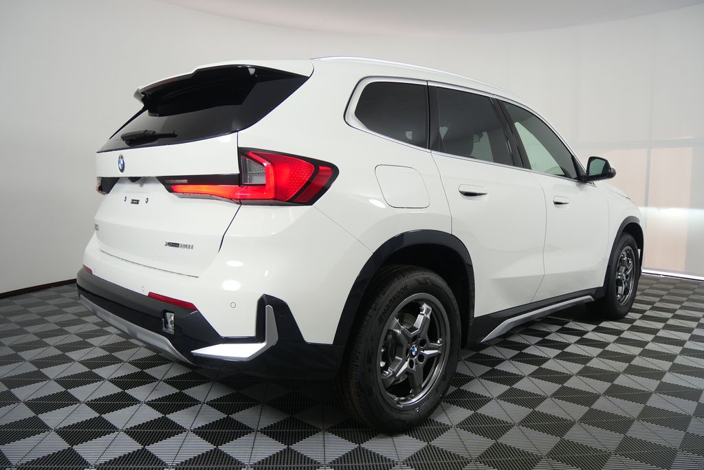 2025 BMW X1 xDrive28i 3